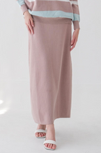 Load image into Gallery viewer, Zeva Knitted Skirt Rok Wanita
