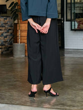Load image into Gallery viewer, Asiro Nora Pants Woolstretch Celana Panjang Wanita Kulot