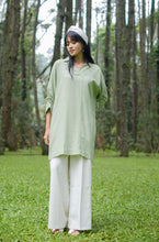 Load image into Gallery viewer, Aziza Linen Blouse
