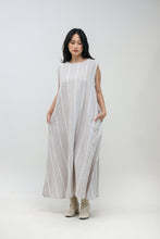 Load image into Gallery viewer, Belinda Linen Dress
