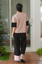 Load image into Gallery viewer, Naomi Knitted Blouse Dusty Pink Anneth Knitted Pants Black
