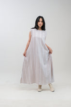 Load image into Gallery viewer, Belinda Linen Dress
