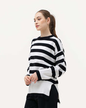 Load image into Gallery viewer, Winata Knitted Outerwear Black
