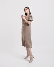 Load image into Gallery viewer, Oktania Knitted Dress Mocca

