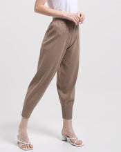 Load image into Gallery viewer, Cleva Knitted Pants Sand
