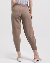 Load image into Gallery viewer, Cleva Knitted Pants Sand
