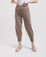 Load image into Gallery viewer, Cleva Knitted Pants Sand
