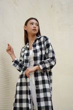 Load image into Gallery viewer, Nyra Linen Dress / Outerwear Black
