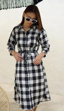 Load image into Gallery viewer, Nyra Linen Dress / Outerwear Black
