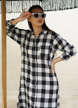 Load image into Gallery viewer, Nyra Linen Dress / Outerwear Black
