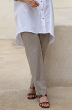 Load image into Gallery viewer, Kerry Linen Blouse White Willo Pants Mocca
