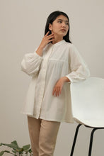 Load image into Gallery viewer, Meera Crinkle Cotton Blouse White
