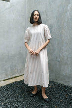 Load image into Gallery viewer, Ilma Linen Dress
