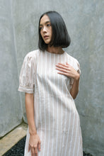 Load image into Gallery viewer, Ilma Linen Dress
